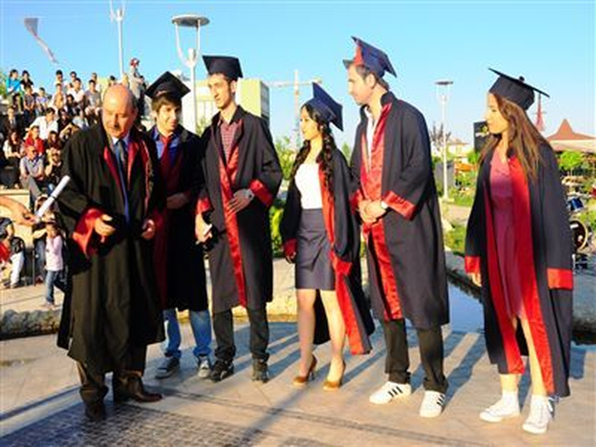 Fırat Üniversitesi\'nde Mezuniyet Töreni