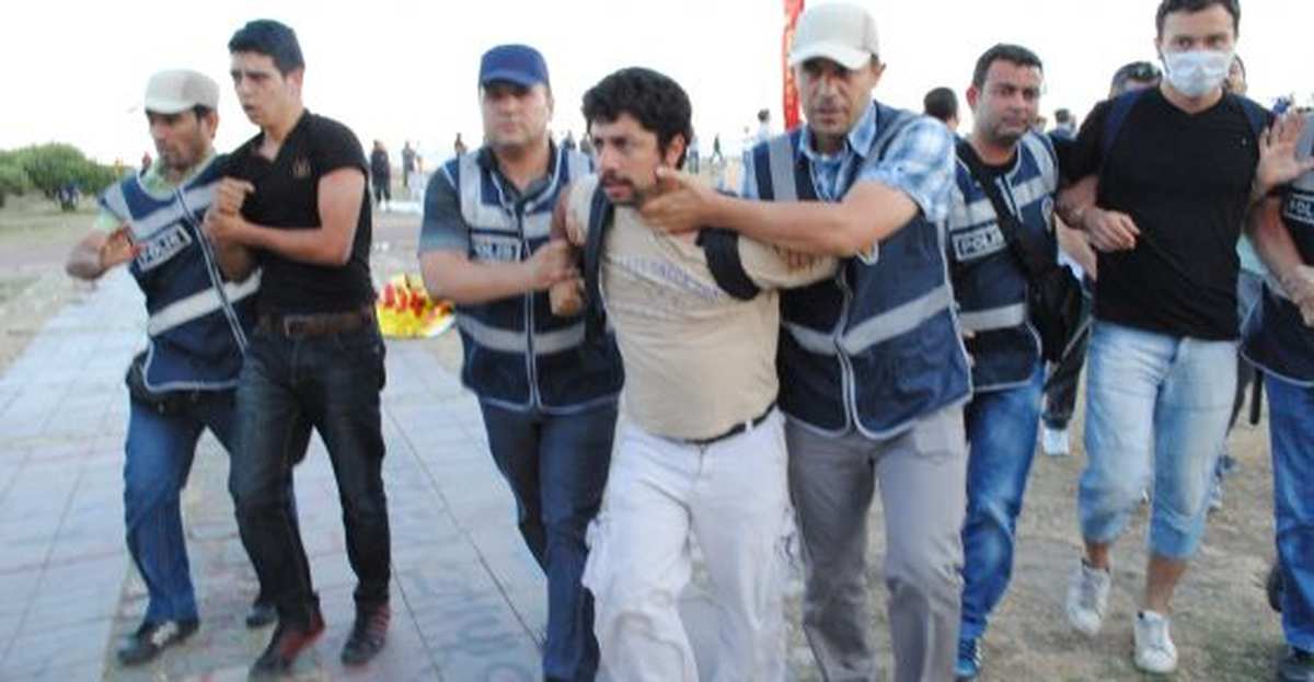 Gündoğdu Meydanı\'nda Operasyon: 30 Gözaltı