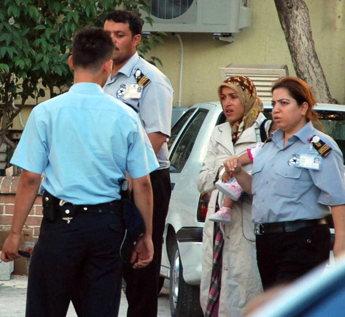 Hamile Eşini Darp Etmek İstedi