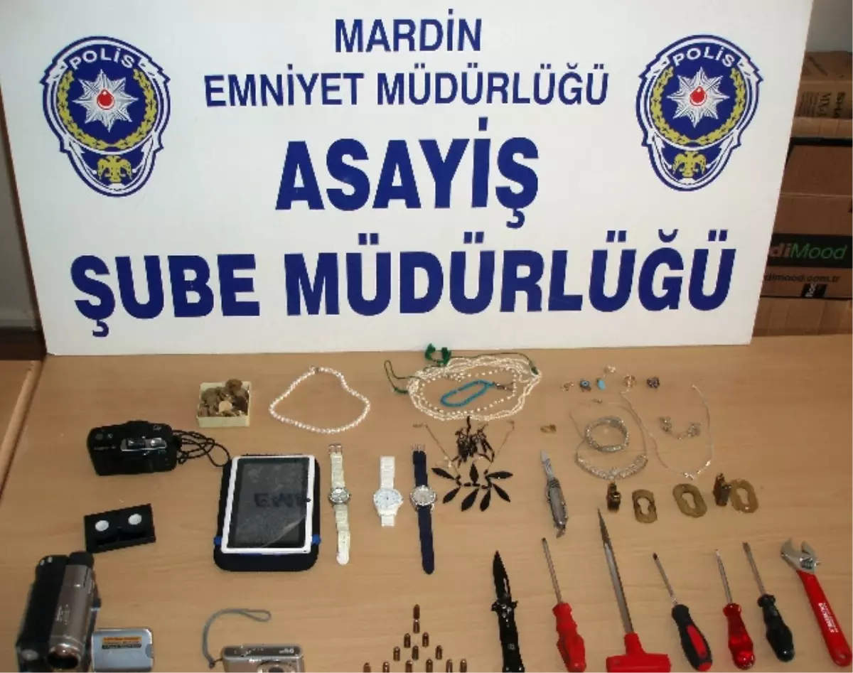 Hırsızlar, Çaldıkları Eşyalarla Birlikte Yakalandı
