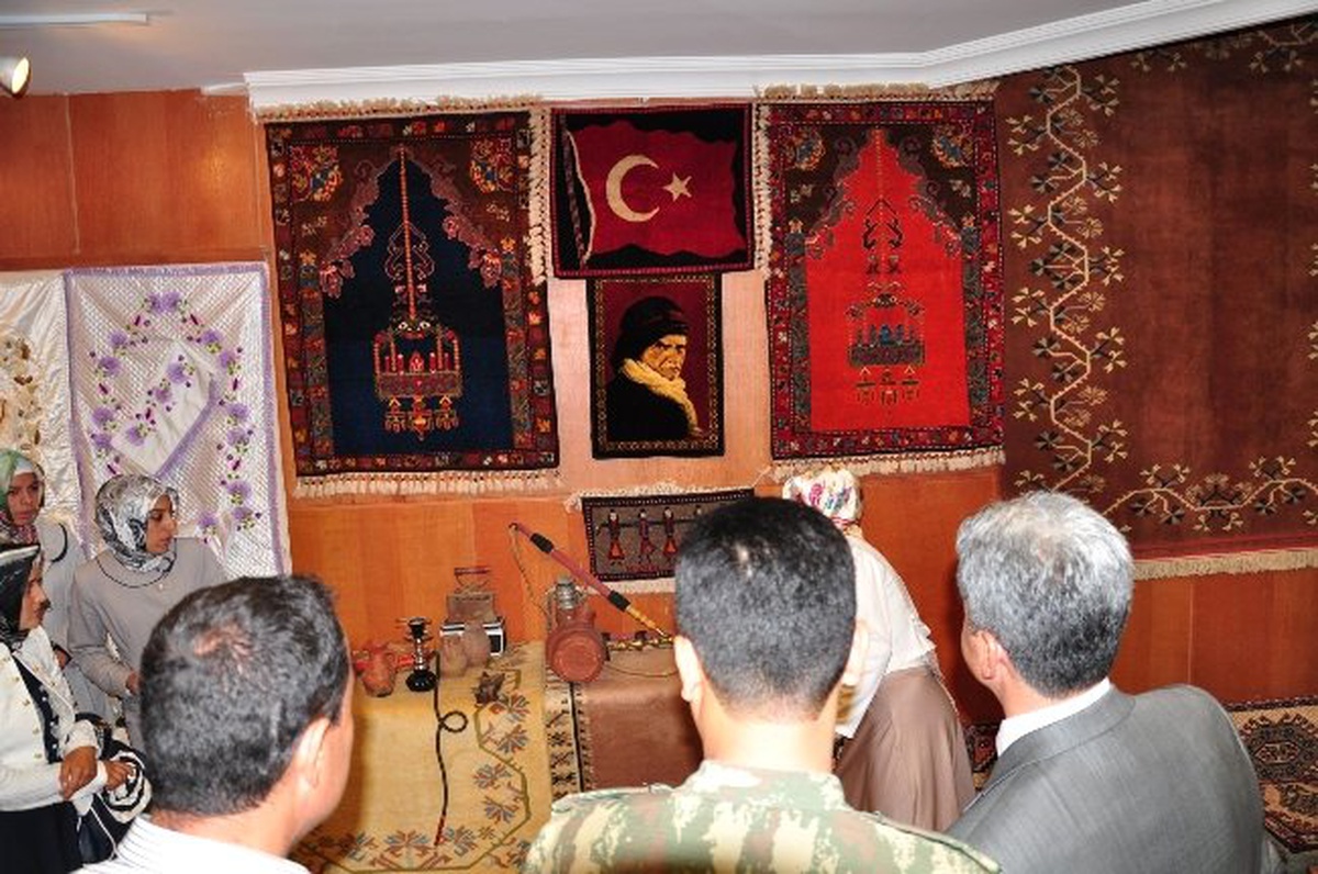 Hizan Halk Eğitim Merkezi Yıl Sonu Sergisi Düzenlendi
