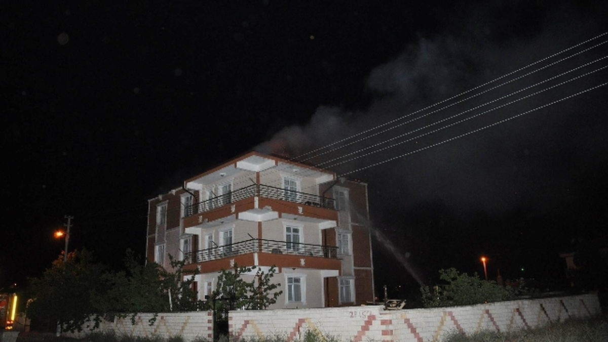 Kırıkkale\'de Çatı Yangını