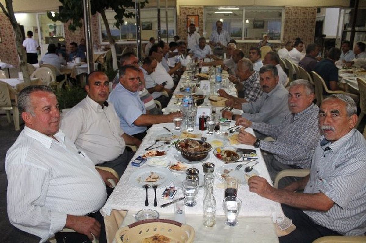 Muhtarlar\'dan Binbaşı Seydi Salman\'a Veda Yemeği