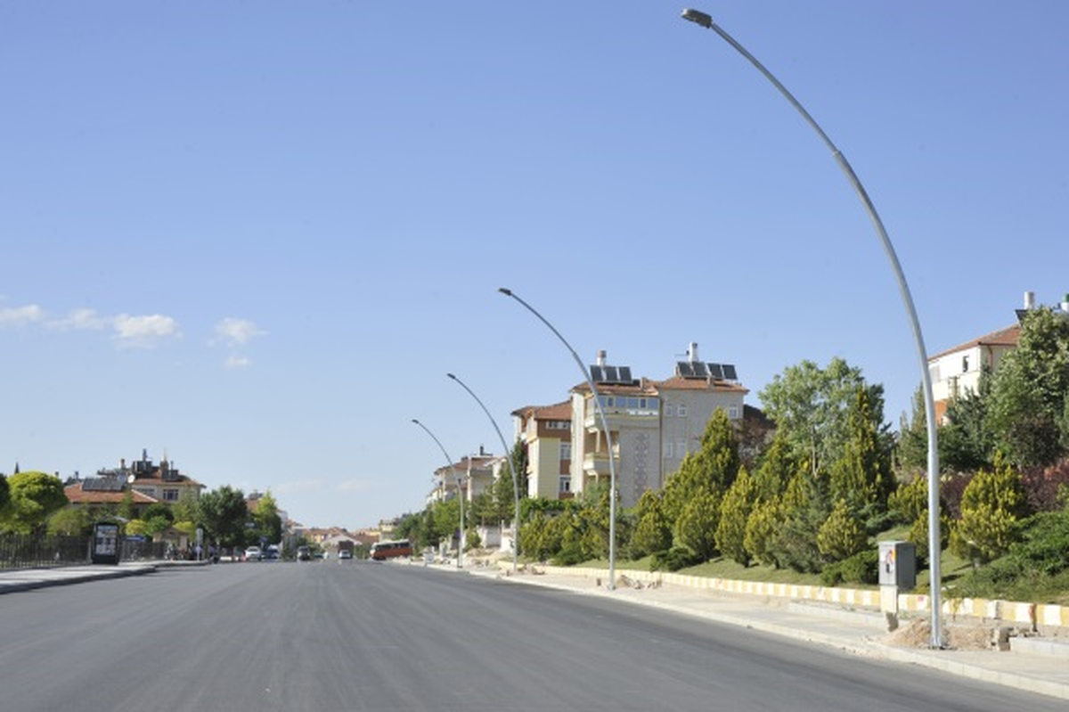 Mut Caddesi Aydınlatılıyor