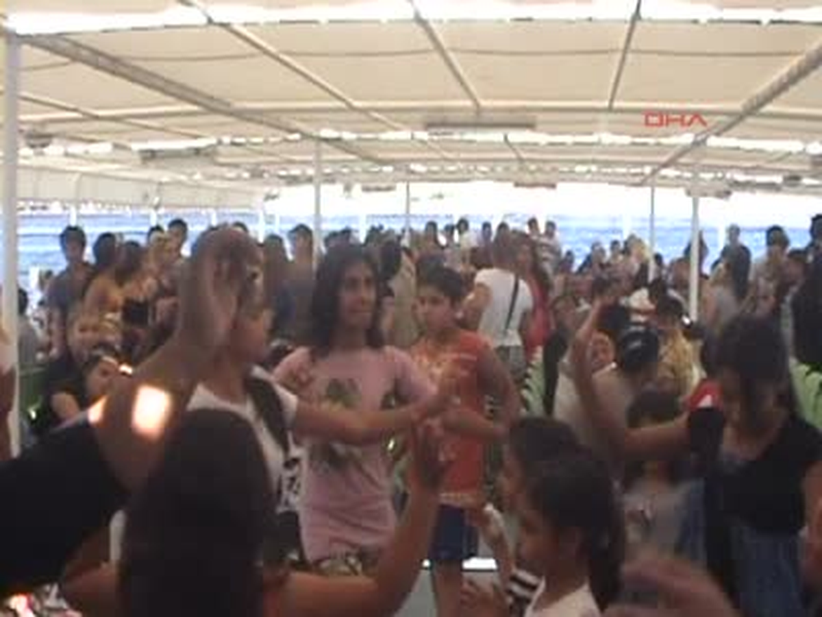 Romanlardan Tekne Gezisinde Birlik Mesajı