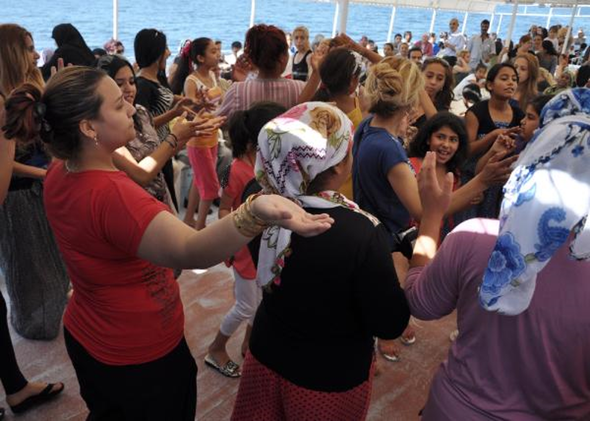 Romanların Tekne Turunda Birlik Mesajı
