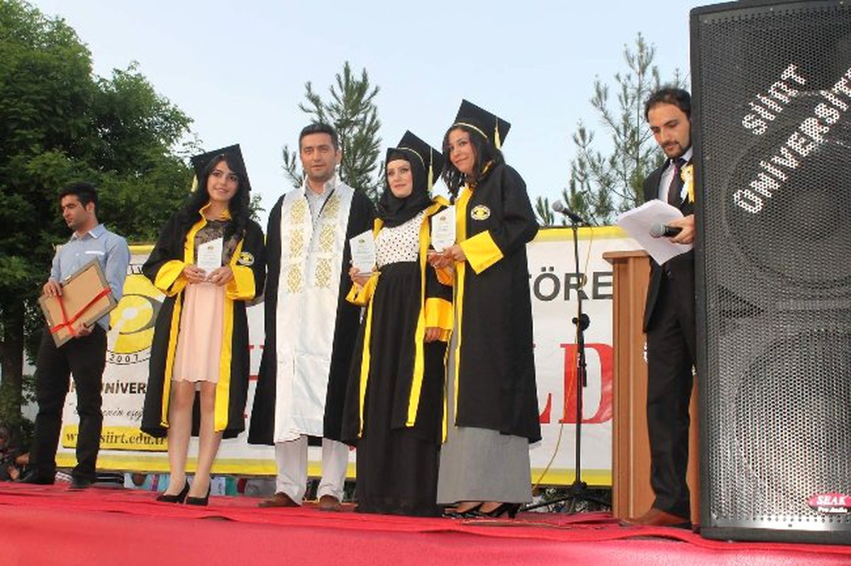 Siirt Üniversitesi\'nde Coşkulu Mezuniyet Töreni