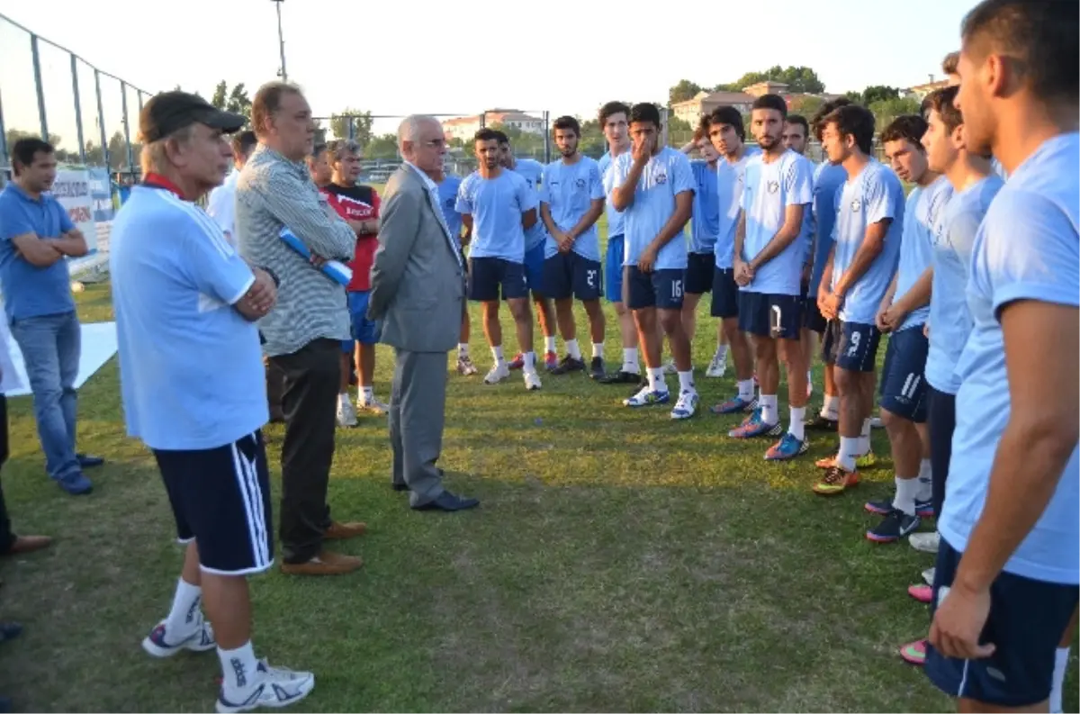 Tuncel Genç Futbolcularla Sohbet Etti