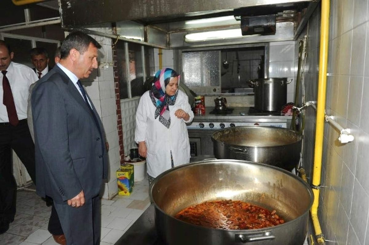Vali, \'Aşevi\'ni Denetledi