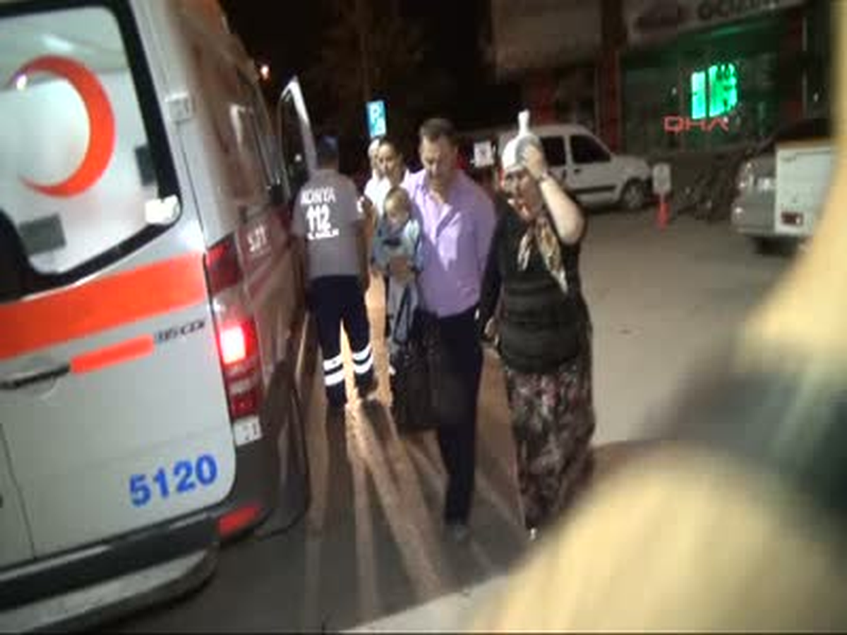 Yolda Yürürken İnşaattan Başına Taş Düşmesi Sonucu Yaralandı
