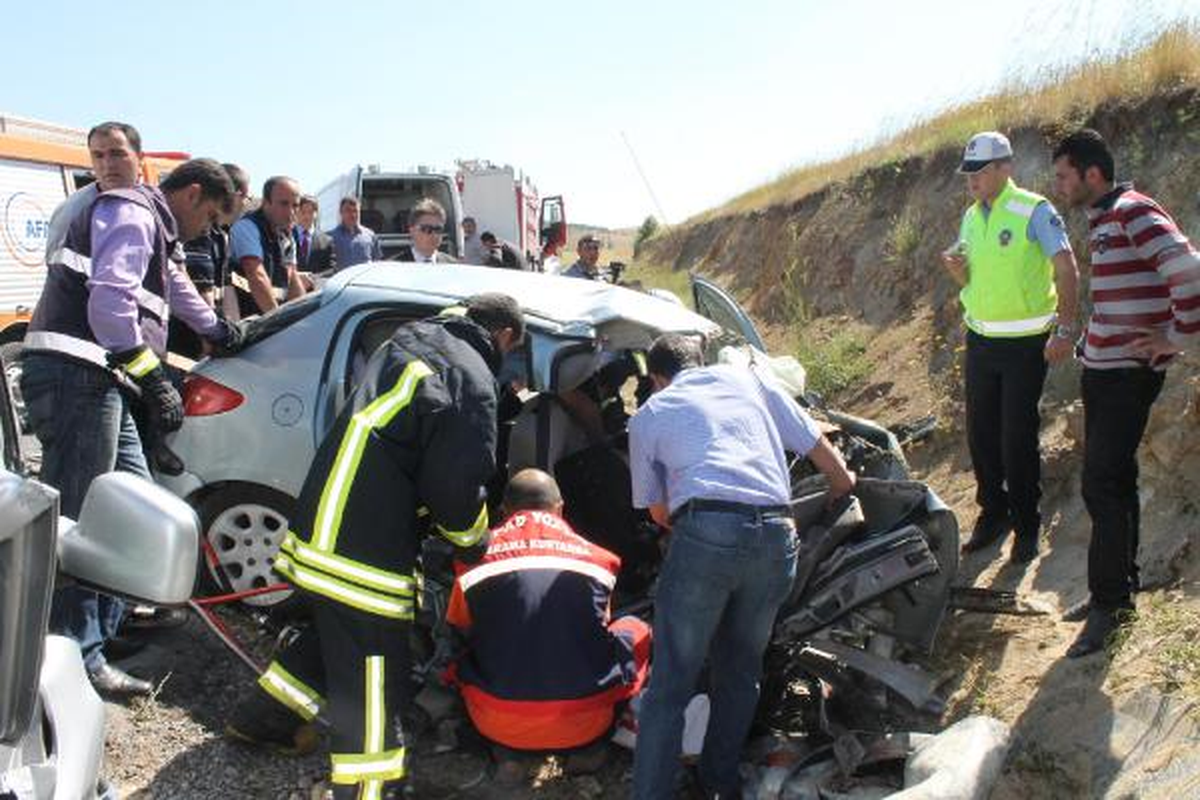 Yozgat\'ta İki Otomobil Çarpıştı: 2 Ölü, 5 Yaralı
