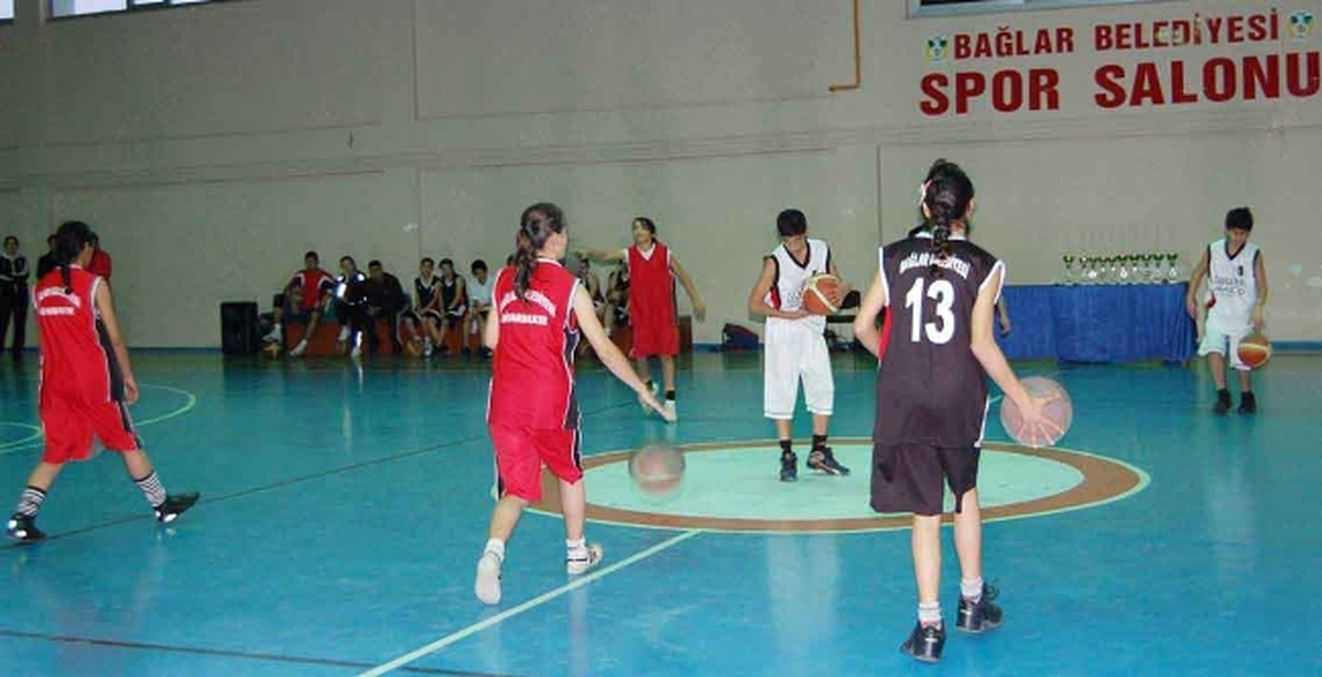 Bağlar\'da Basketbol Yaz Okulu Başladı