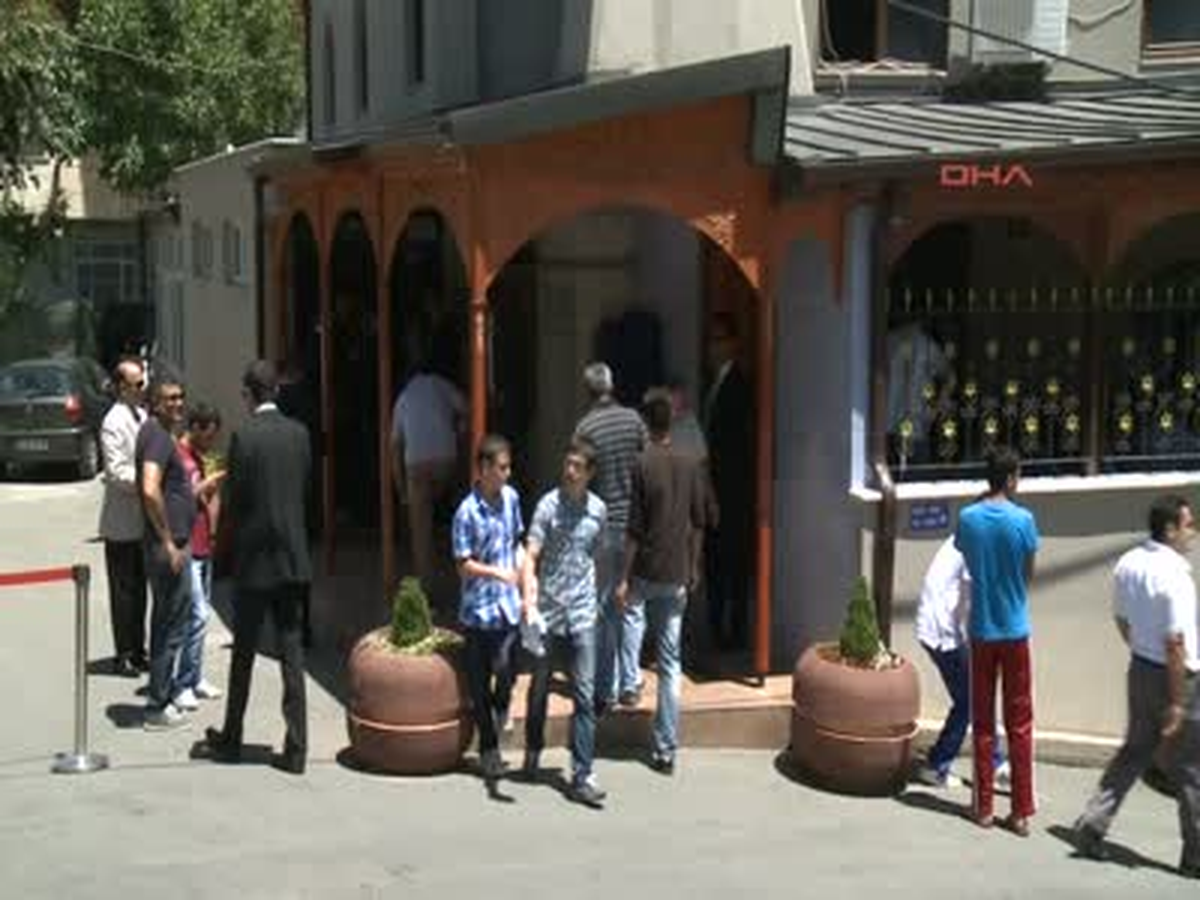 Cumhurbaşkanı Gül\'e Cuma Namazı Sonrası Erik İkramı