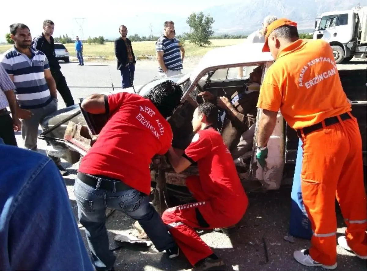 Erzincan\'da Trafik Kazası: 5 Yaralı