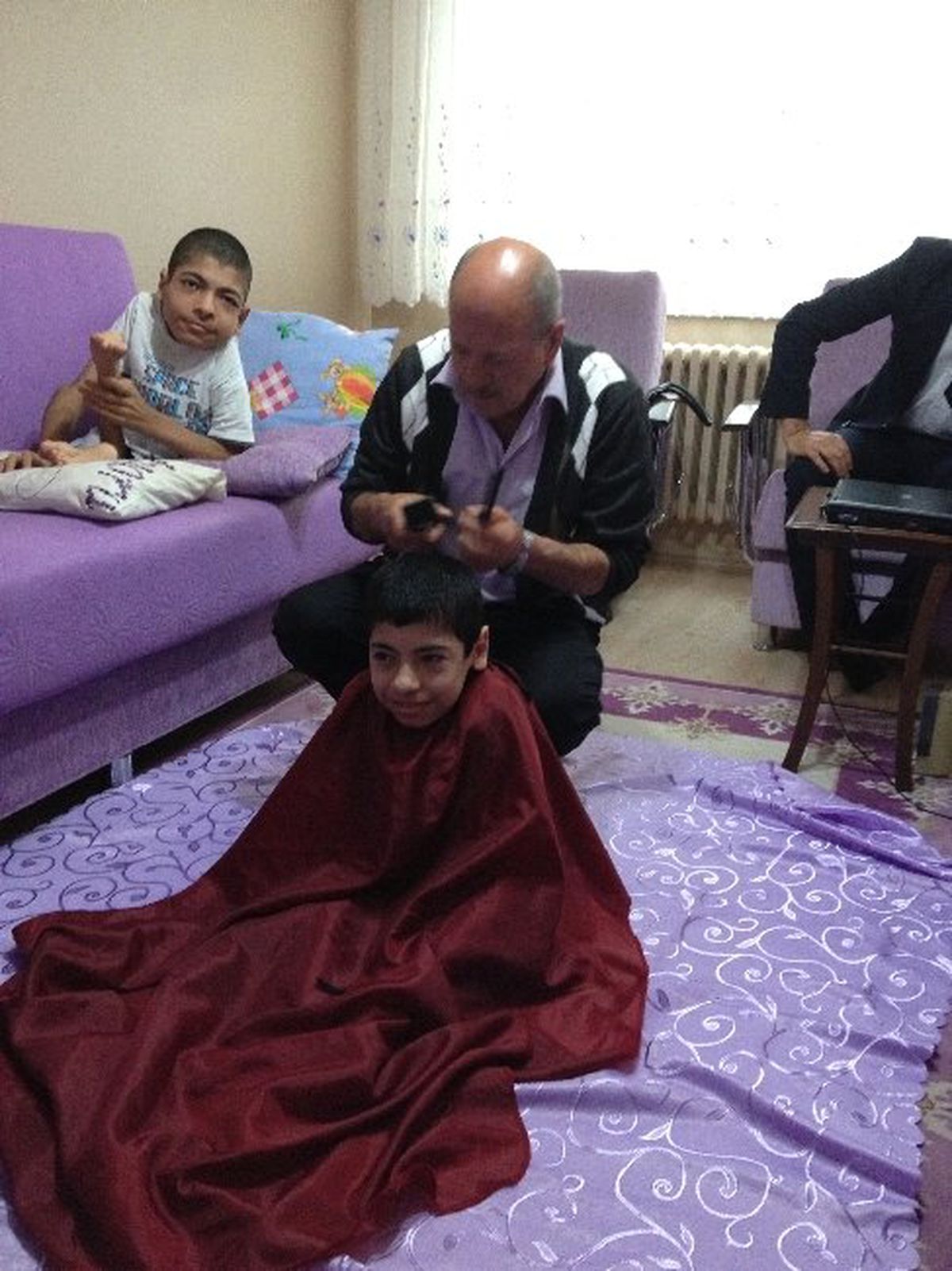 Evinden Çıkamayan Vatandaşlara Ücretsiz Kuaför Hizmeti