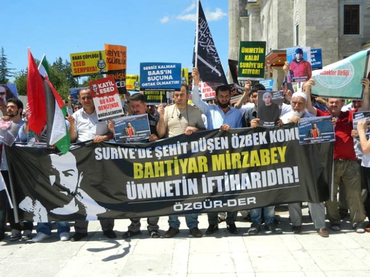 Fatih Camii\'nde Özbek Komutan Mirzabey İçin Gıyabi Cenaze Namazı Kılındı