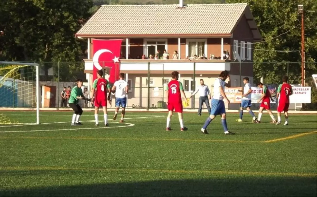 Futbol Şöleni Çekişmeli Maçlarla Sürüyor