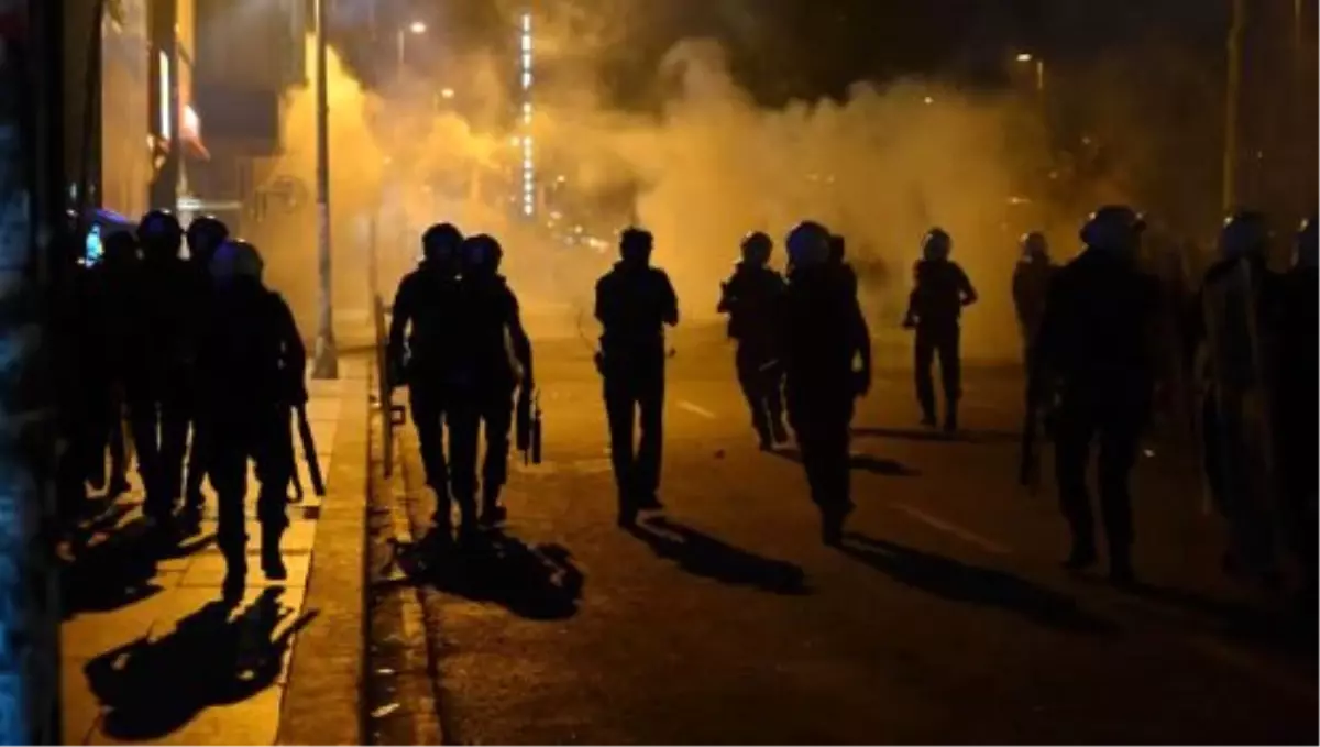 Gezi Park Eylemcilerine Polis Müdahalesi