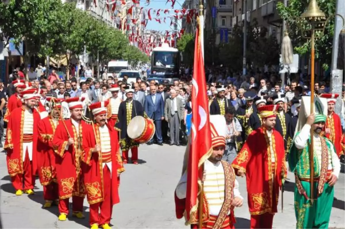 Hazar Şiir Akşamları, Şairler Yürüyüşü ile Başladı