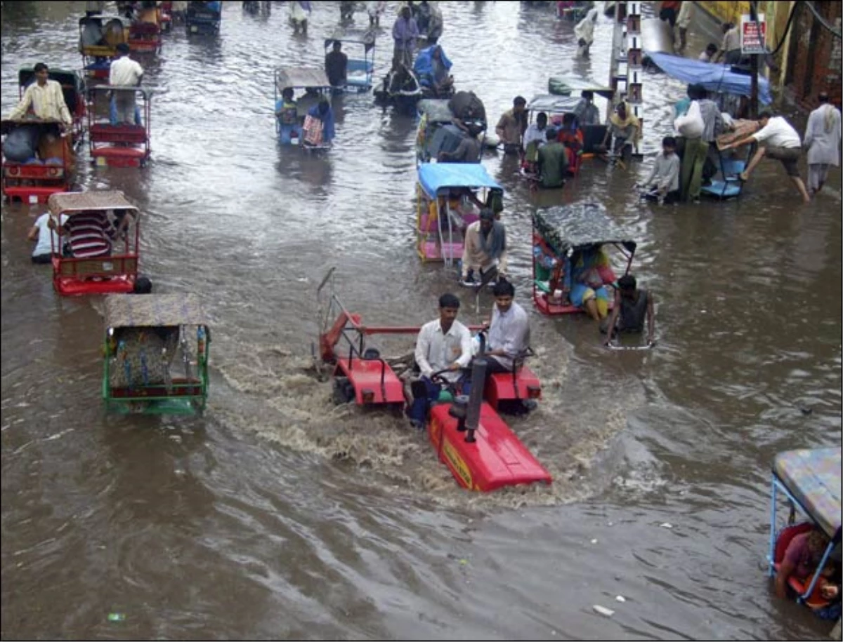 Hindistan Muson Yağmurlarına Teslim Oldu: 500\'ü Aşkın Ölü