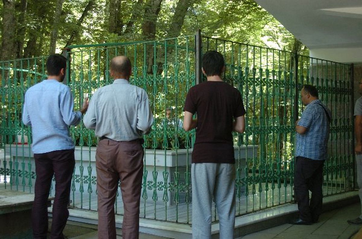 Öğrenciler Sınav Öncesi Türbeye Koştu