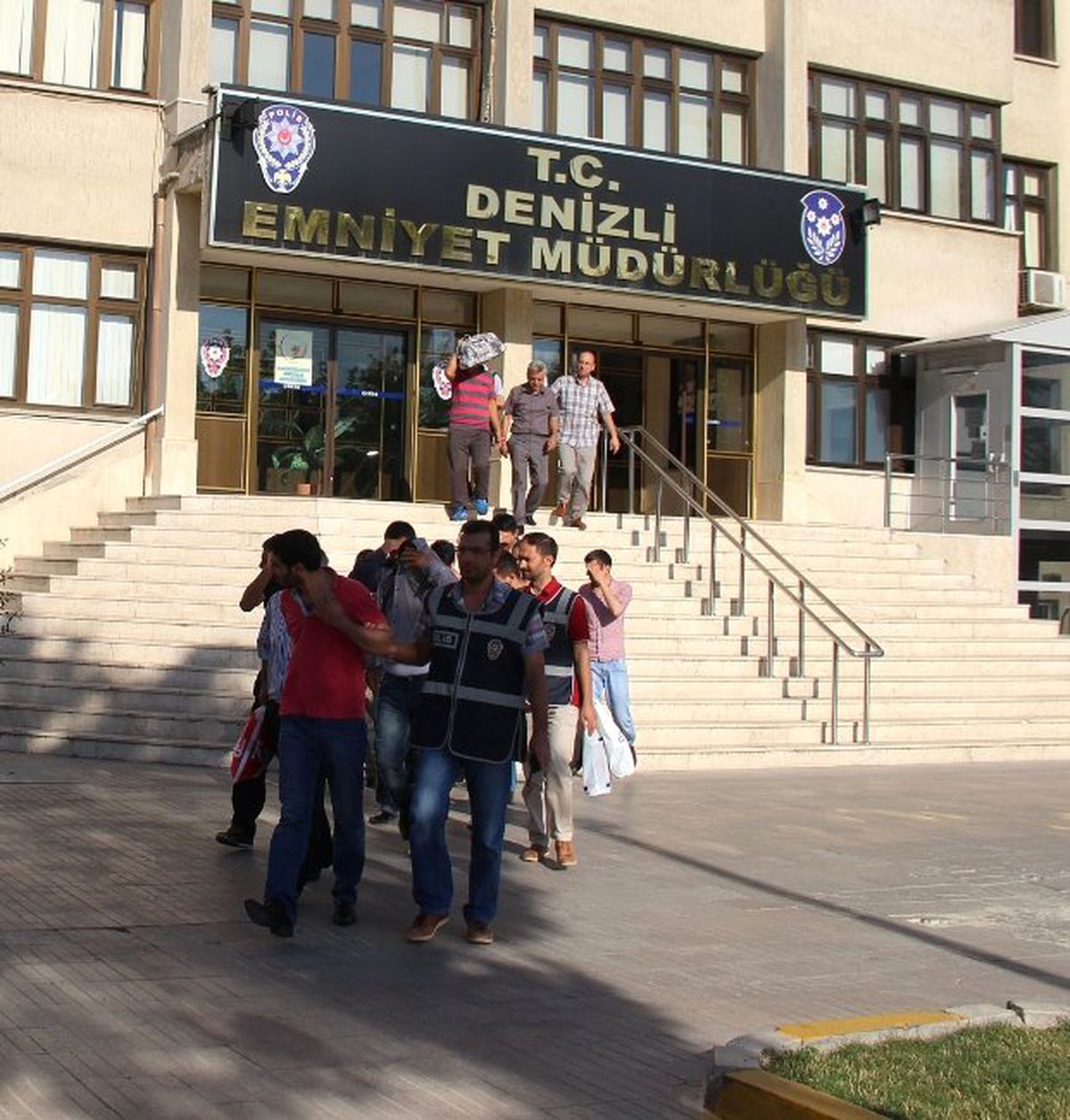 Otomobil Çetesine Baskın: 26 Gözaltı