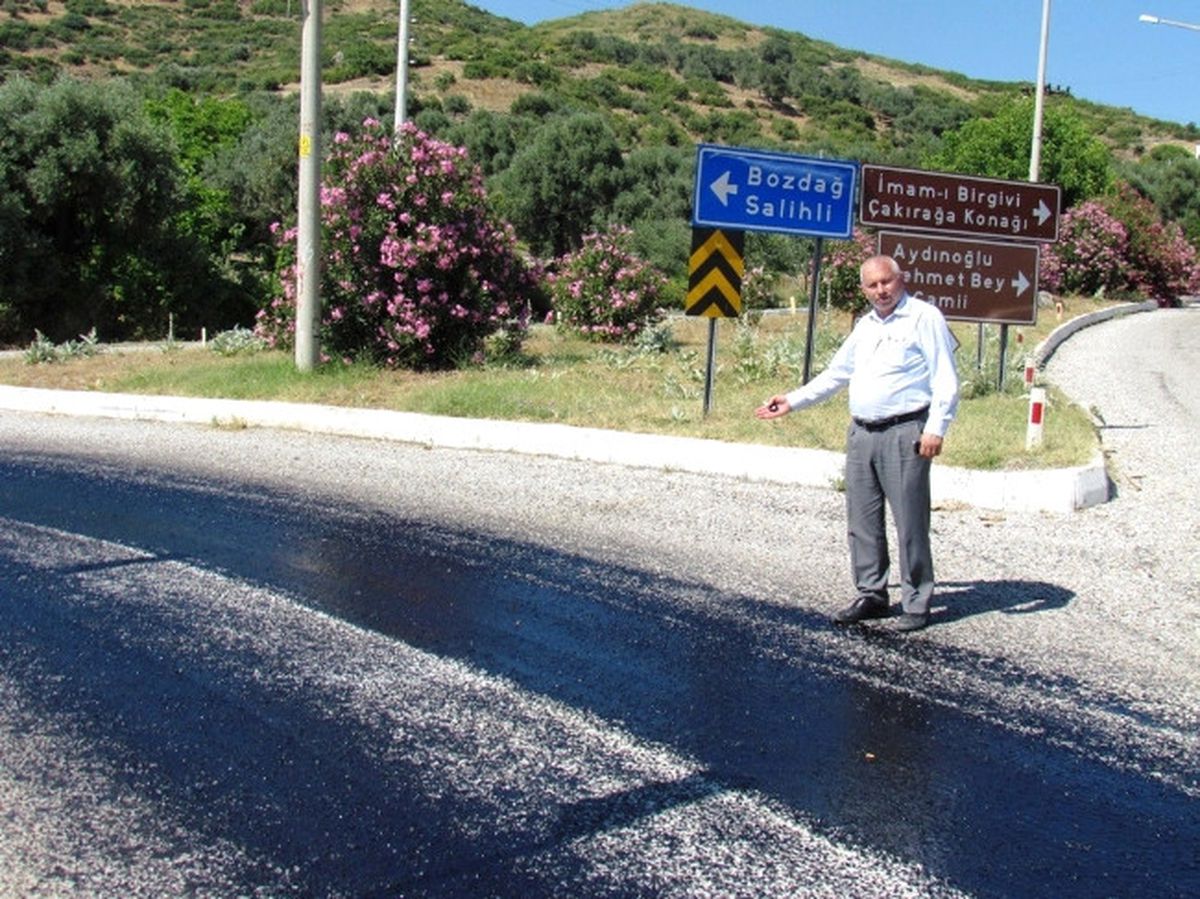 Sıcaklar Ödemiş-Salihli Yolunda Asfaltı Eritti