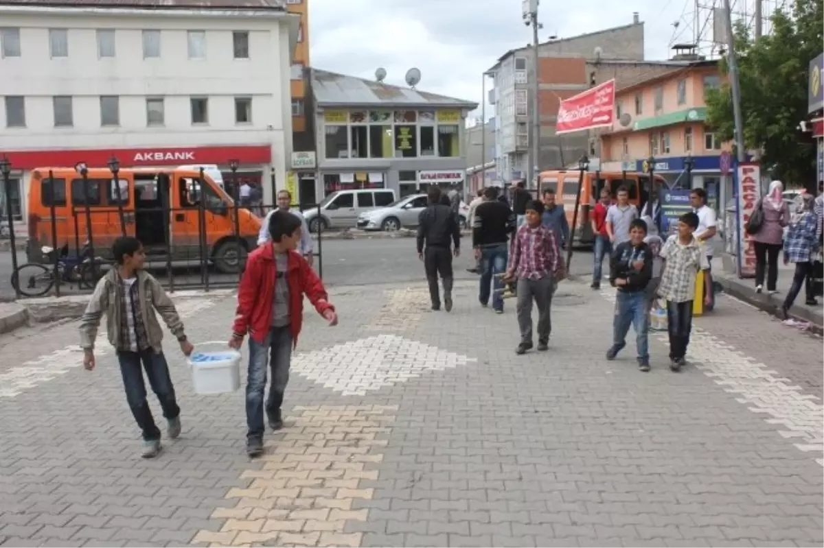 Sokakta Çalışan Çocuk Sayısı Artıyor