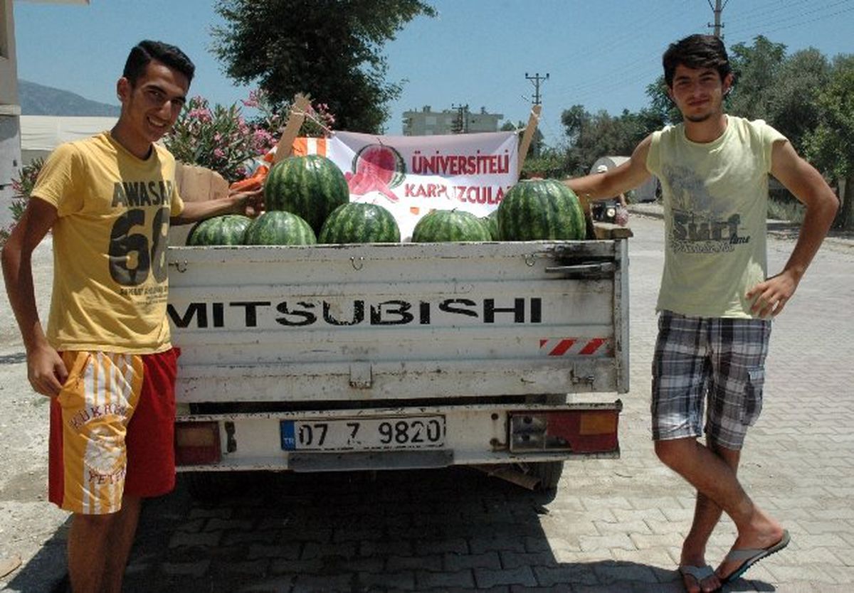 Üniversiteli Karpuzcular