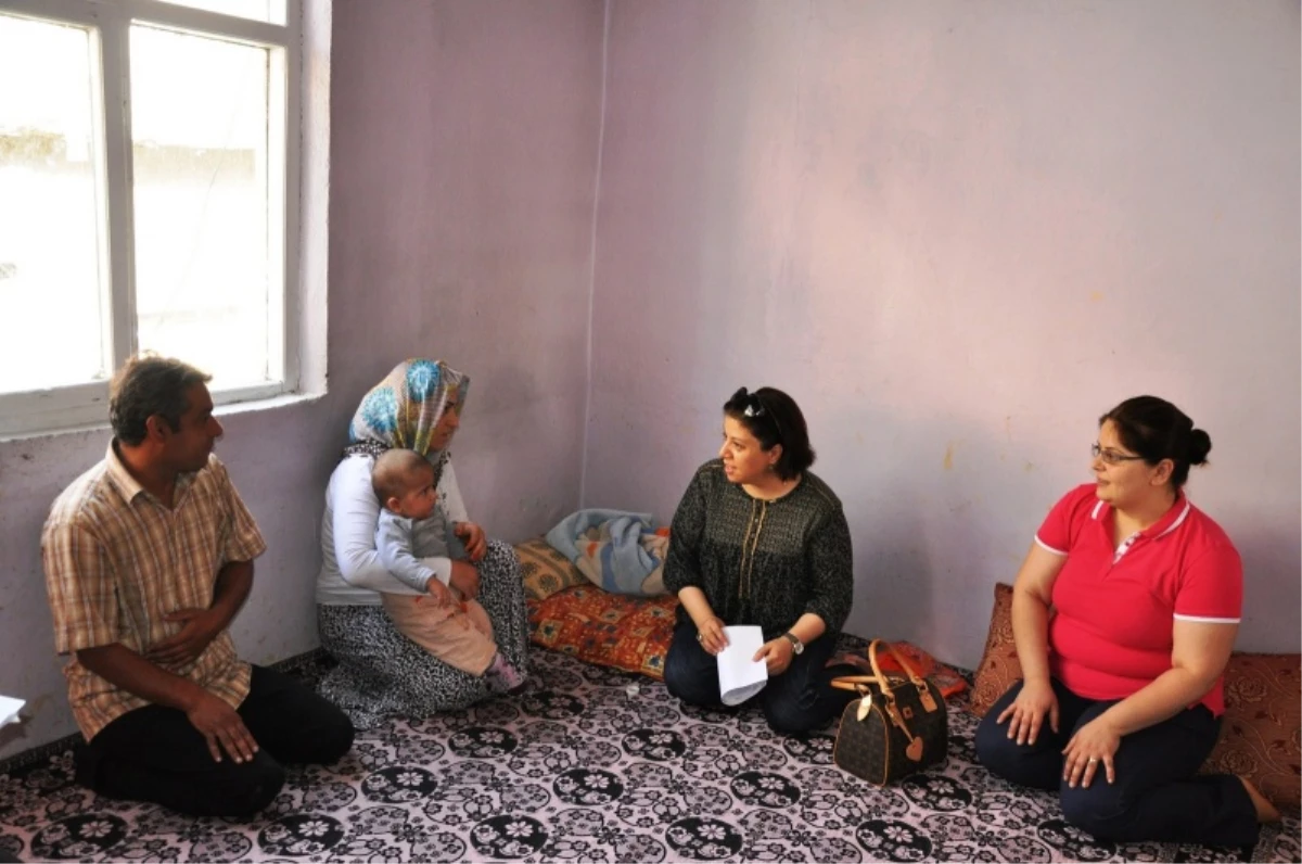 Vali Eşi Arzu Aydın, Sakarya Mahallesinde 10 Aileyi Ziyaret Etti