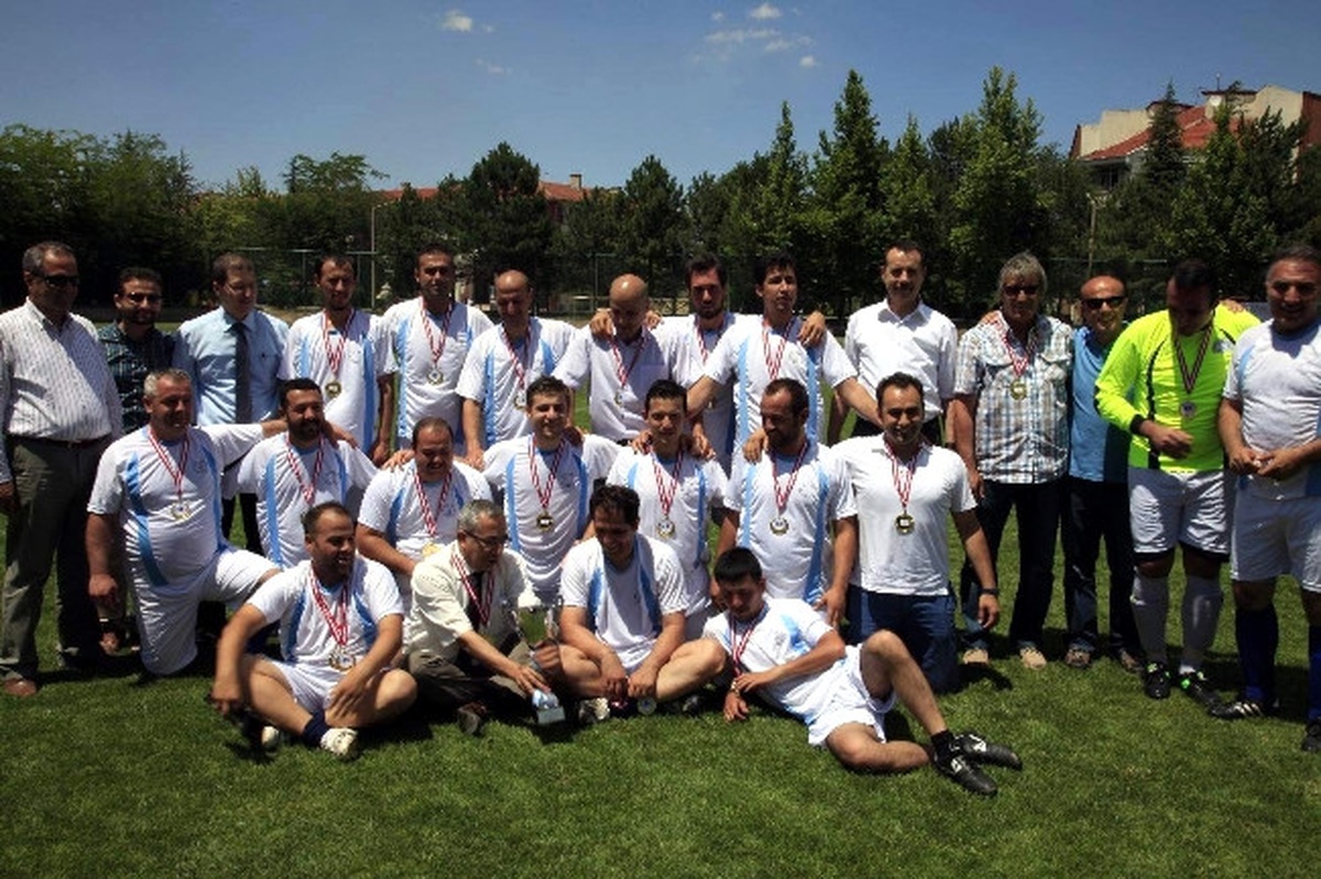 Aü Futbol Ligi\'nde Şampiyon Aöf