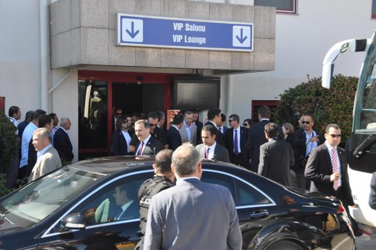 Başbakan Erdoğan\'ın Mitingi Öncesinde Alan Bayraklarla Donatıldı (2)