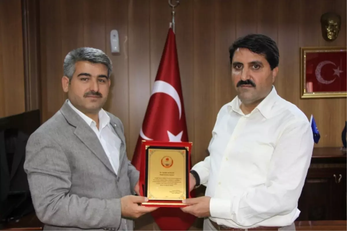 Bingöl Buhara Eğitim Kültür ve Sanat Vakfı Başkanı Değişgeç, Bingöl Belediye Başkanı Atalay\'ı...