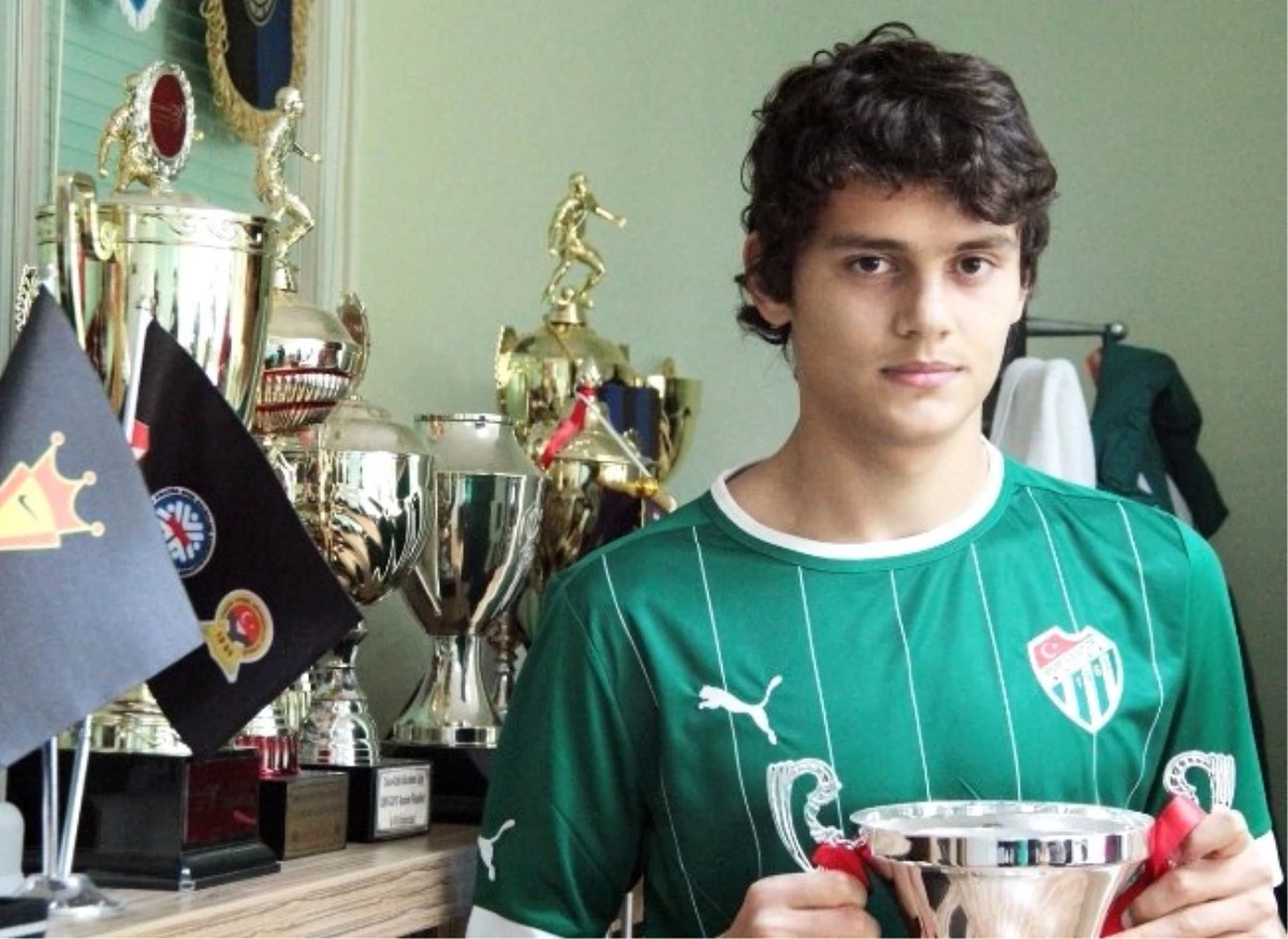 Bursaspor Genç Yıldızı ile Anlaşma Sağladı