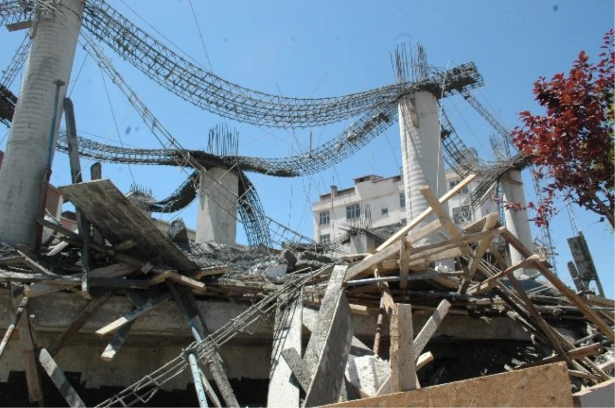 Çayırova\'da İnşaat Halindeki Bina Çöktü