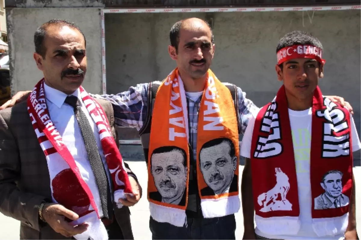 Erzurum\'da MHP\'li ve Ak Partililer Dostça Miting Saatlerini Bekliyor