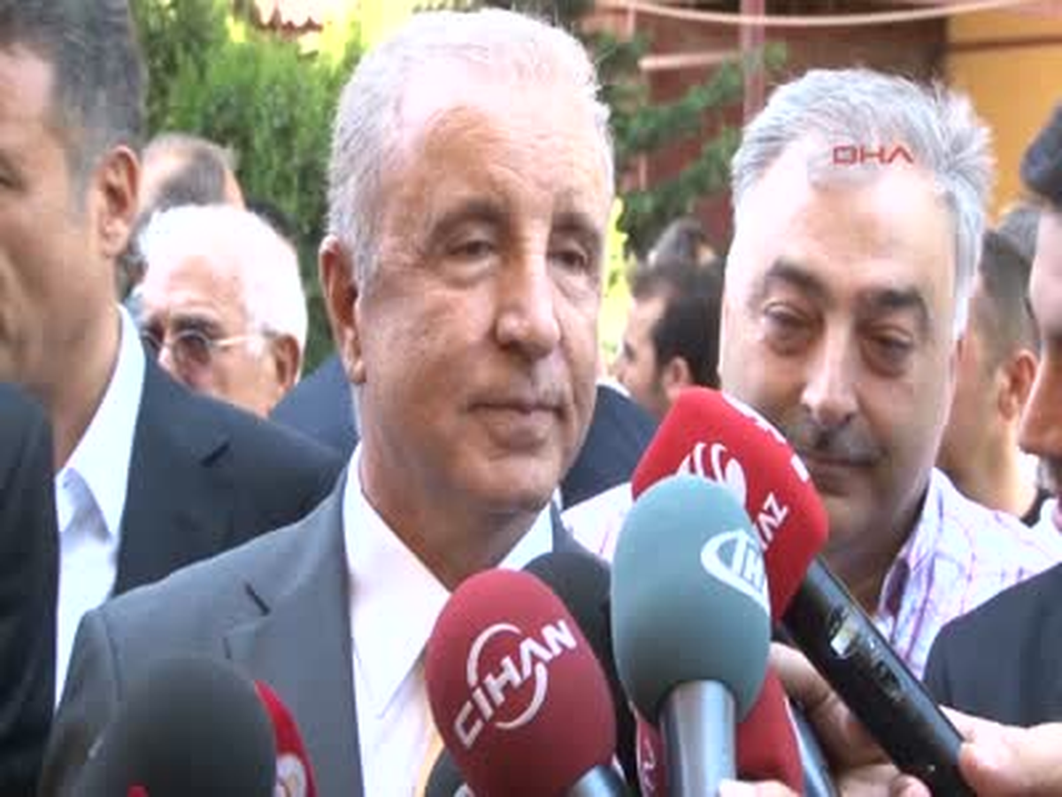 Galatasaray Kulübü Başkanı Aysal Galatasaray\'da Güçlü İsim Yok, Galatasaray\'a Hizmet Etme Niyetinde...