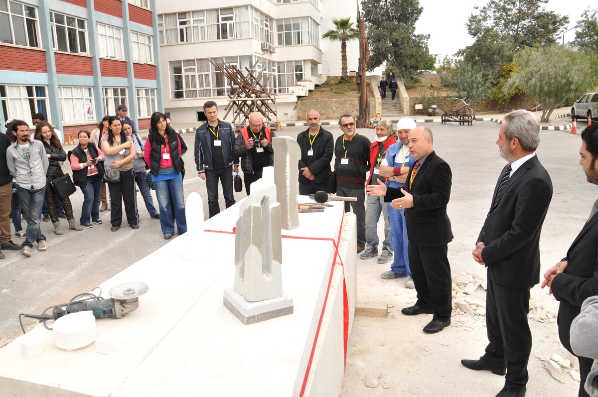 Güzel Sanatlar Fakültesi\'nden Yakın Doğu Üniversitesi\'ne Sanat Çıkarması
