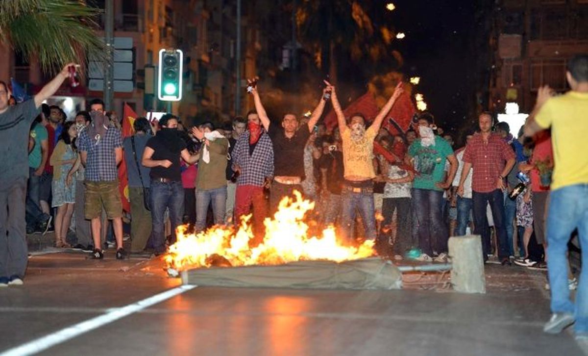 İzmir\'deki \'Gezi\' Eylemleri Polis Kamerasında