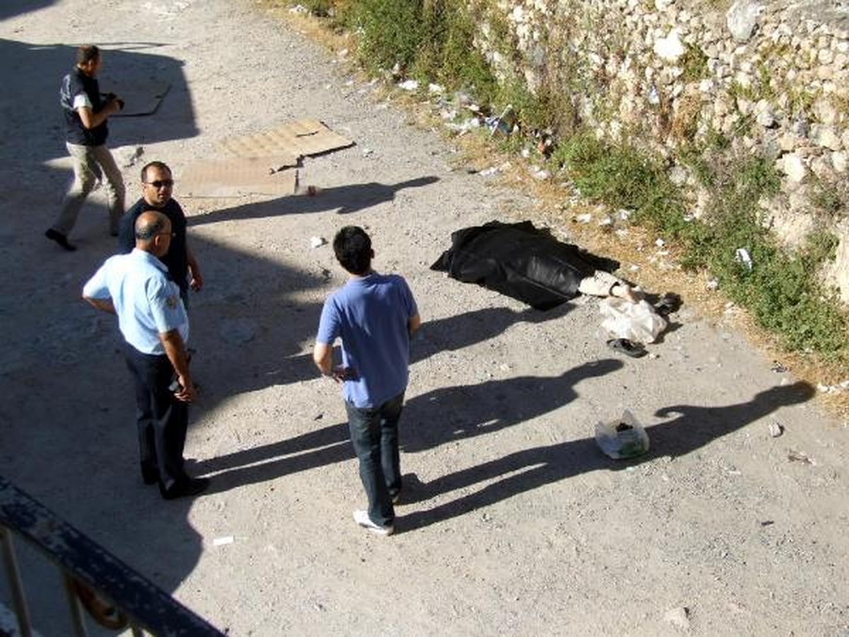 Kaldırımda Yürürken Otoparka Düşüp Öldü