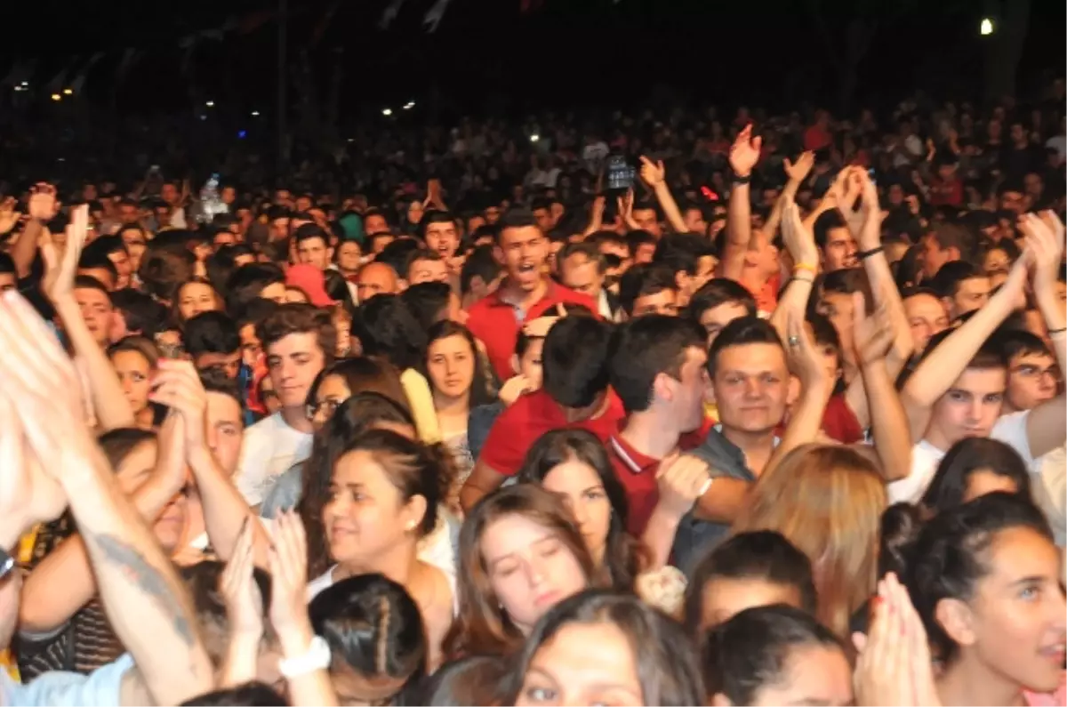 Karadeniz\'de Festival Coşkusu