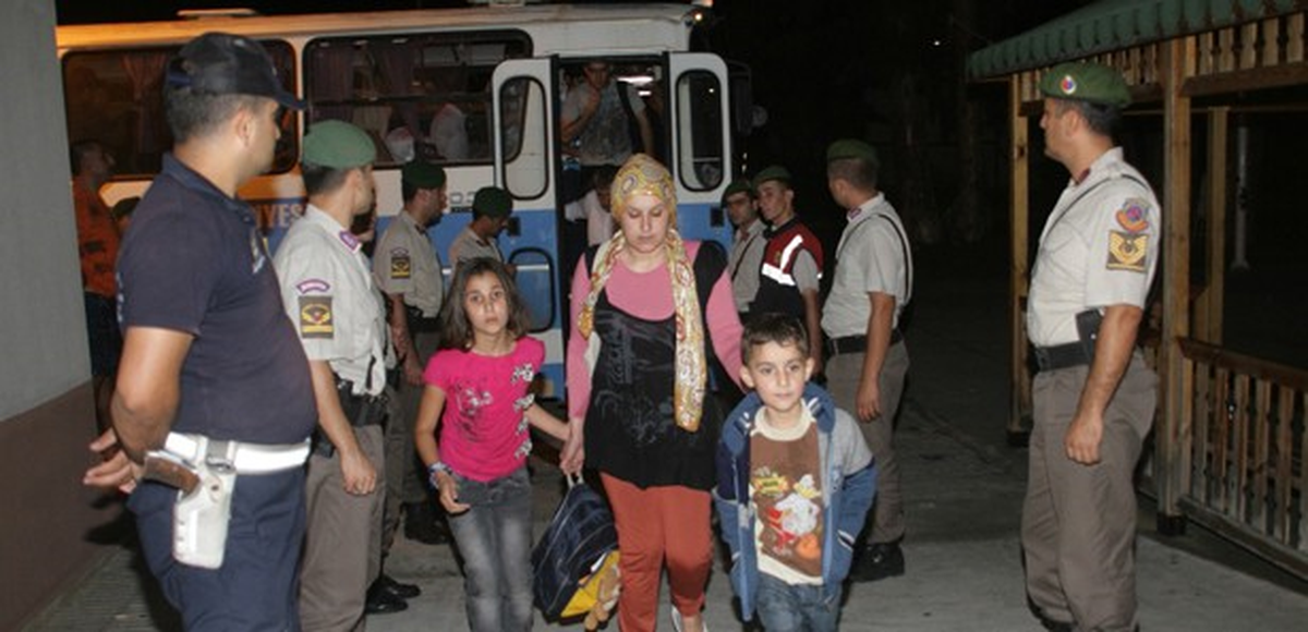 Kemer\'de 55 Kaçak Yakalandı