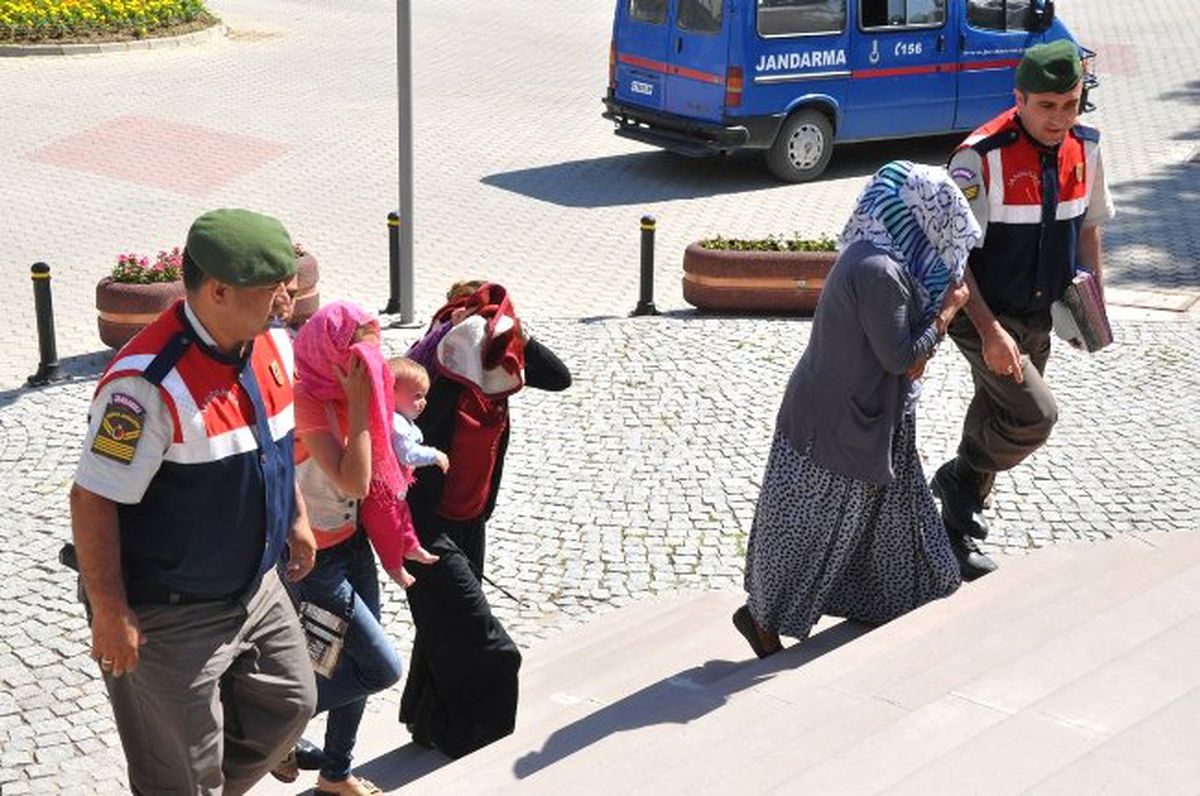 Kucağında Bebeğiyle Cezaevine Gönderildi