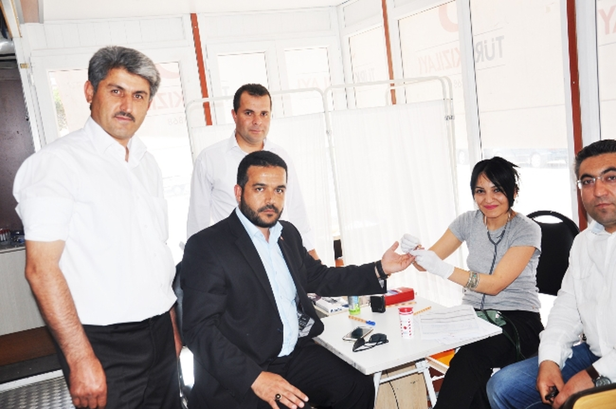 MHP İlçe Teşkilatı Toplu Kan Verdi