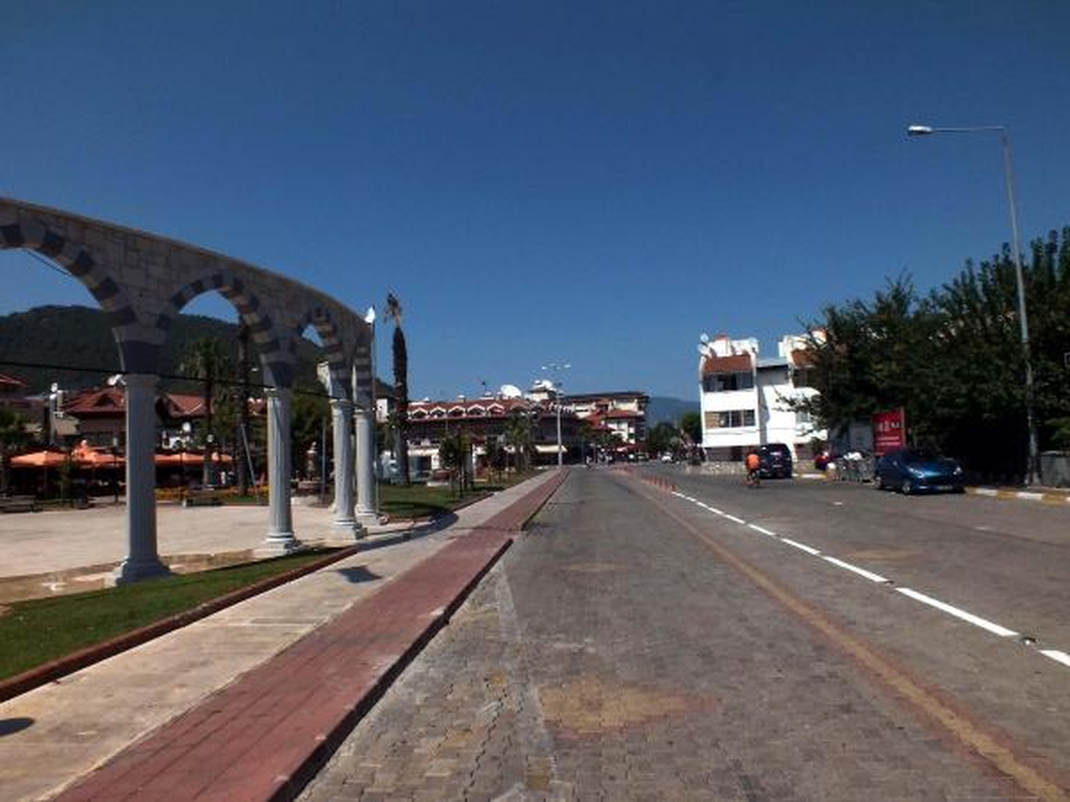 Sokaklar Boşaldı Plajlar Doldu