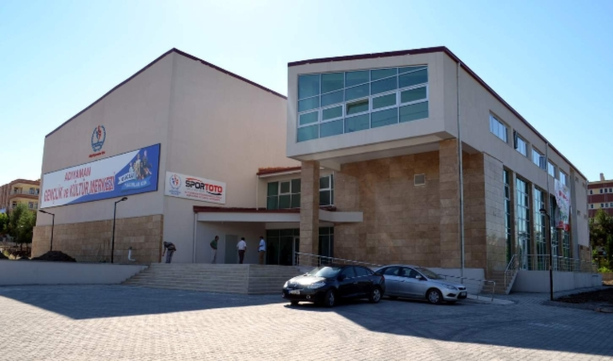 Yeni Gençlik Merkezi Binası Hizmete Açıldı