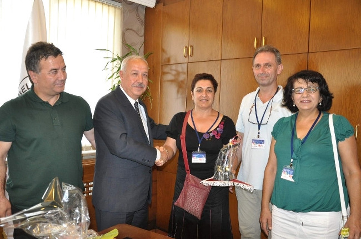 Yerli ve Yabancı Gruplardan, Belediye Başkanı Akdemir\'e Ziyaret