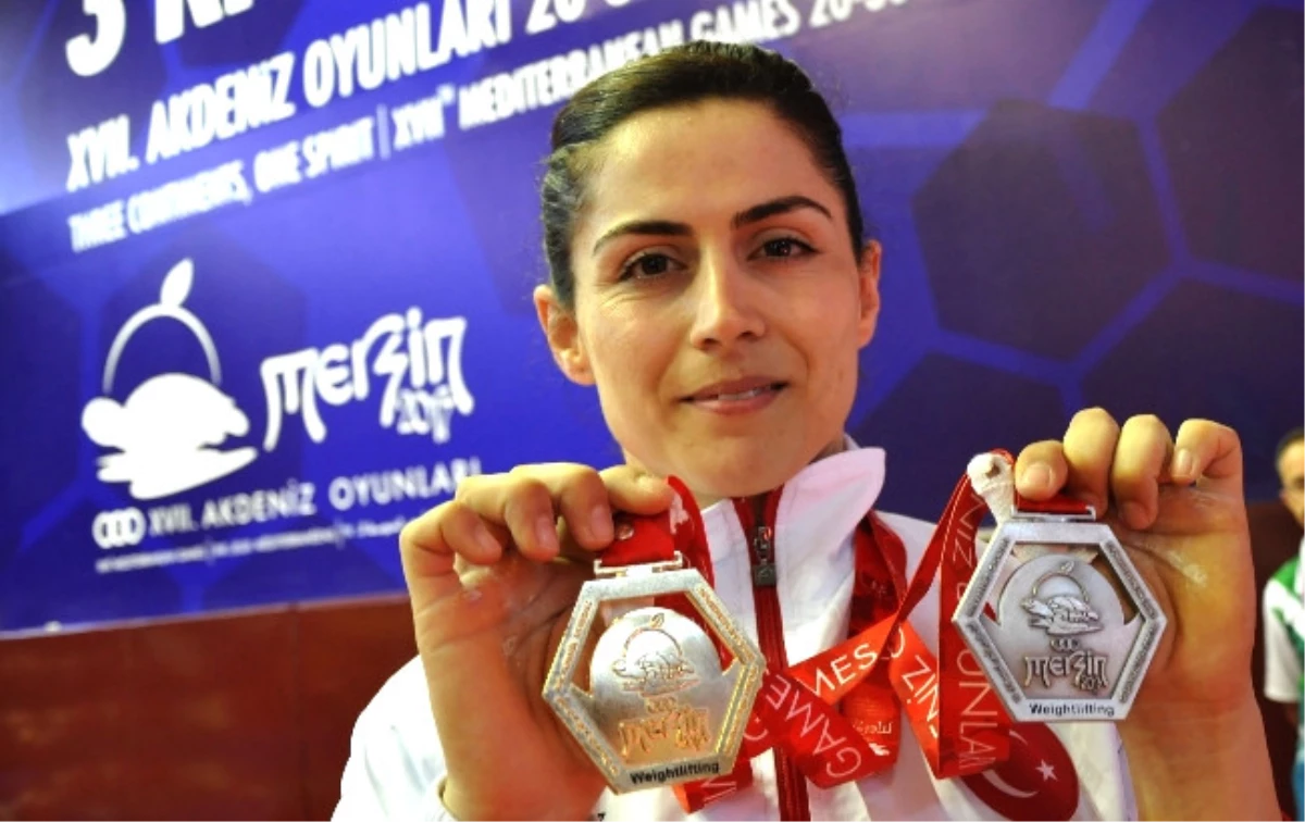 63 Kiloda Yarışan Türk Milli Halterci Sibel Şimşek Bir Altın, Bir Gümüş Madalya Kazandı
