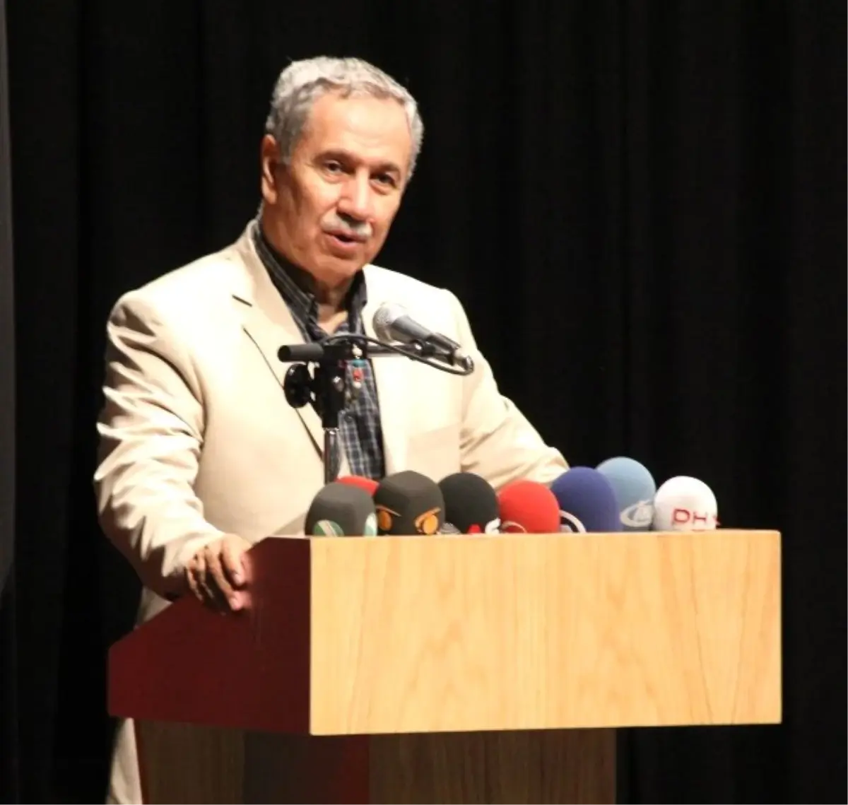 Arınç: "Çıplaklığı Özgürlük Sanan Bir Anlayış Doğru Değil"