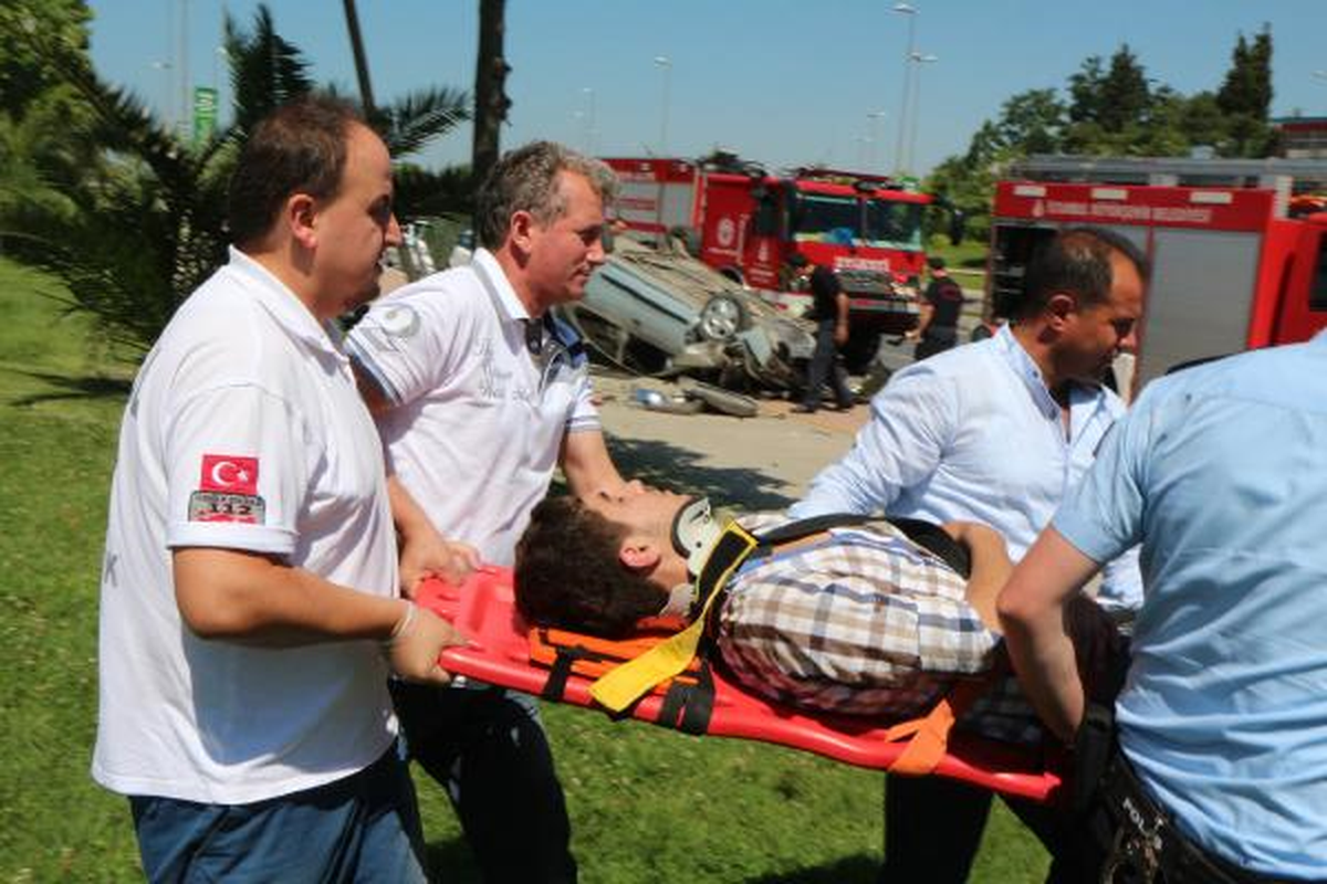 Ehliyetsiz Sürücü Kaza Yaptı : 3 Yaralı